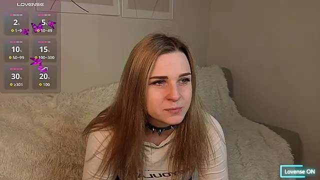 Snapshot of HelenMartines chatting on April 2026 11:00:01 AM HelenMartines online show from April 2026 11:00:01 AM