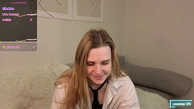 Snapshot of HelenMartines chatting on April 2026 10:15:01 AM HelenMartines online show from April 2026 10:15:01 AM