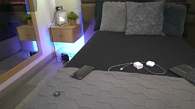 Snapshot of Julieth_Rojas chatting on April 2026 04:17:01 AM Julieth Rojas online show from April 2026 04:17:01 AM