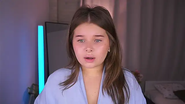 Anna Nicol online show from November 2025 12:59:01 PM