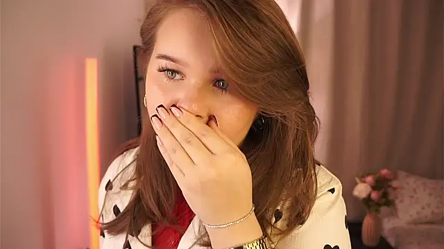 Anna Nicol online show from December 2025 12:47:02 PM