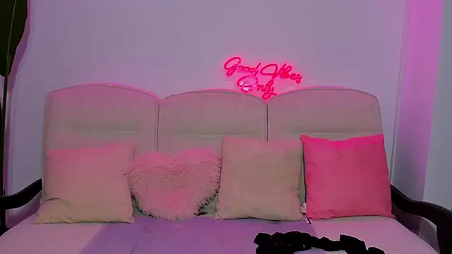 Snapshot of JessicaSky_ chatting on April 2026 08:18:01 PM JessicaSky online show from April 2026 08:18:01 PM