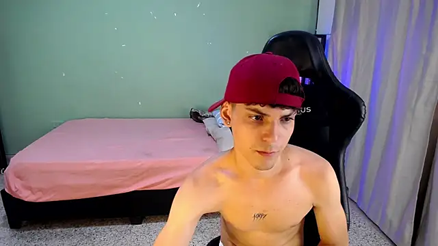 dilan hott  online show from November 2025 08:25:02 PM