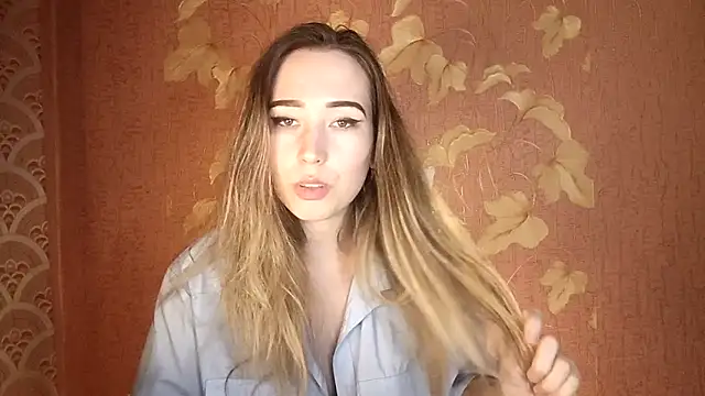 Awora Wolf online show from September 2025 08:33:02 PM