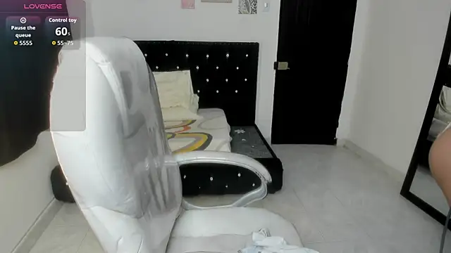 Aiilyn Ds online show from October 2025 09:48:01 AM