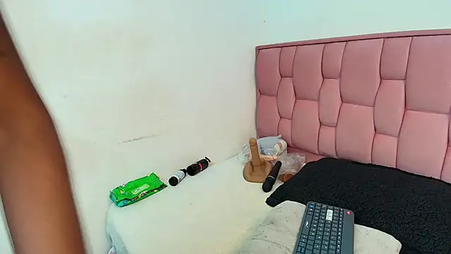 Snapshot of victoria_aphril chatting on February 2026 03:02:01 AM victoria aphril online show from February 2026 03:02:01 AM