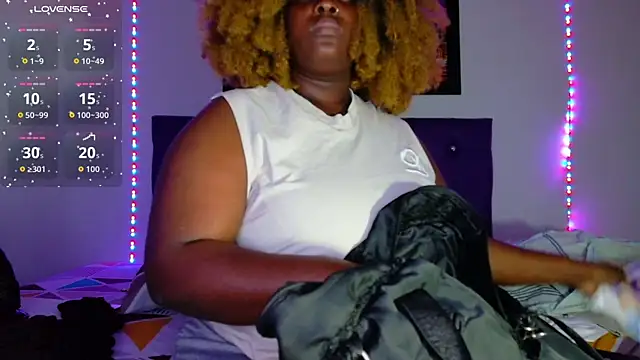 Snapshot of ebony_NeighborMoans chatting on February 2026 03:12:01 AM ebony NeighborMoans online show from February 2026 03:12:01 AM