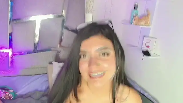 jennifer Scot online show from October 2025 04:46:01 PM