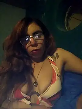 Snapshot of Apineapple07 chatting on April 2026 04:59:01 AM Apineapple07 online show from April 2026 04:59:01 AM