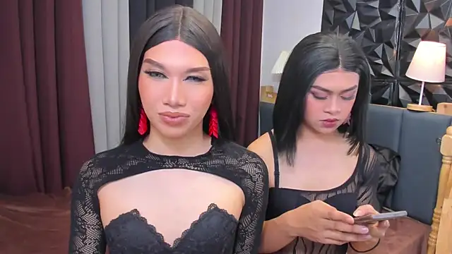 Snapshot of MaxCollins chatting on November 2025 08:18:02 PM MaxCollins online show from November 2025 08:18:02 PM