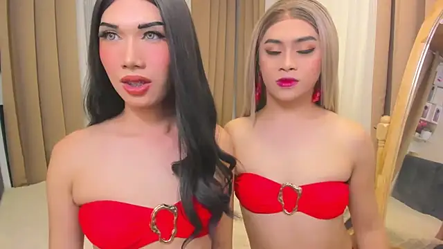 Snapshot of MaxCollins chatting on December 2025 06:57:02 PM MaxCollins online show from December 2025 06:57:02 PM