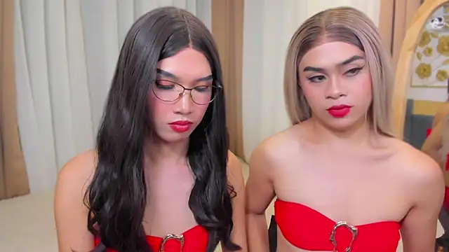 Snapshot of MaxCollins chatting on December 2025 07:53:02 PM MaxCollins online show from December 2025 07:53:02 PM