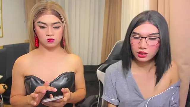 Snapshot of MaxCollins chatting on December 2025 08:15:02 PM MaxCollins online show from December 2025 08:15:02 PM