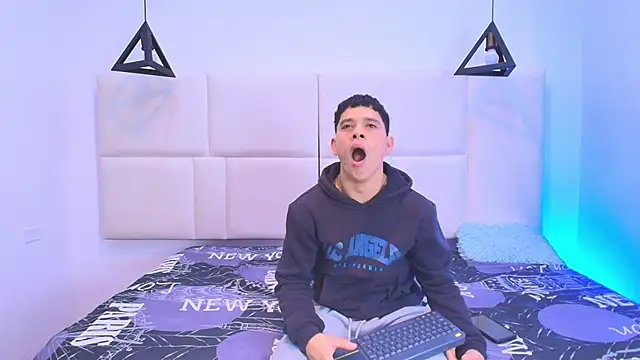 Snapshot of aron_twink66 chatting on September 2025 01:23:02 PM aron twink66 online show from September 2025 01:23:02 PM