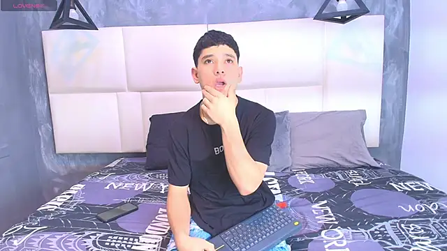 Snapshot of aron_twink66 chatting on October 2025 03:09:02 PM aron twink66 online show from October 2025 03:09:02 PM