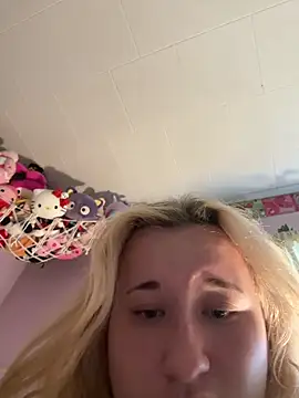 Snapshot of imawhorenslut19 chatting on April 2026 10:21:02 PM imawhorenslut19 online show from April 2026 10:21:02 PM