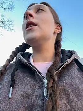 Snapshot of FroggyAnna chatting on October 2025 12:50:01 PM FroggyAnna online show from October 2025 12:50:01 PM