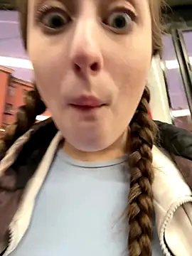 Snapshot of FroggyAnna chatting on October 2025 02:51:02 PM FroggyAnna online show from October 2025 02:51:02 PM