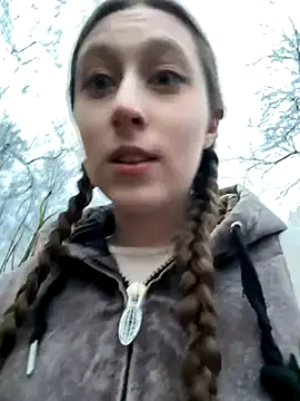 Snapshot of FroggyAnna chatting on October 2025 02:12:01 PM FroggyAnna online show from October 2025 02:12:01 PM