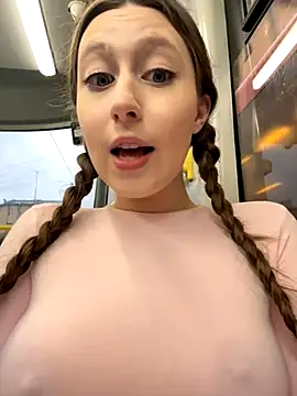 Snapshot of FroggyAnna chatting on November 2025 01:00:02 PM FroggyAnna online show from November 2025 01:00:02 PM