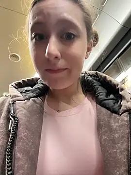 Snapshot of FroggyAnna chatting on November 2025 03:34:02 PM FroggyAnna online show from November 2025 03:34:02 PM