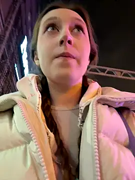 Snapshot of FroggyAnna chatting on November 2025 03:01:02 PM FroggyAnna online show from November 2025 03:01:02 PM