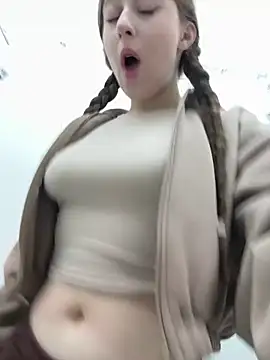 Snapshot of FroggyAnna chatting on March 2026 04:24:02 PM FroggyAnna online show from March 2026 04:24:02 PM