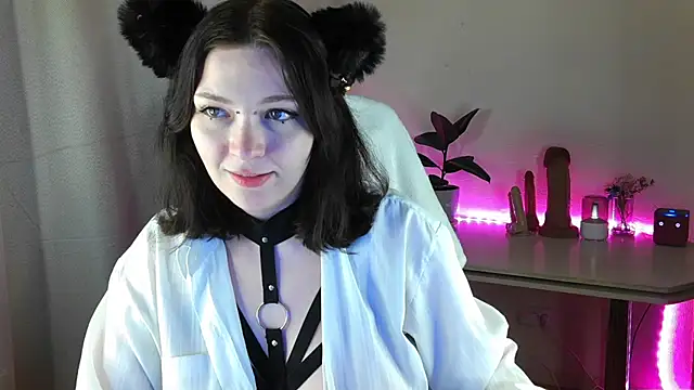 Snapshot of Liraras chatting on September 2025 10:32:01 PM Liraras online show from September 2025 10:32:01 PM