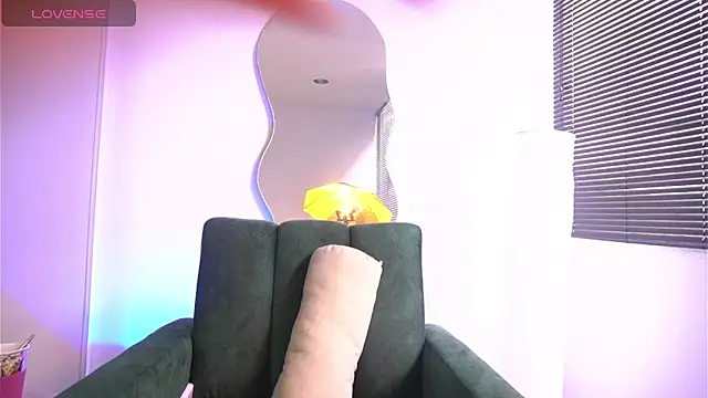 Snapshot of a_Malgosia_mako chatting on October 2025 04:29:02 PM a Malgosia mako online show from October 2025 04:29:02 PM