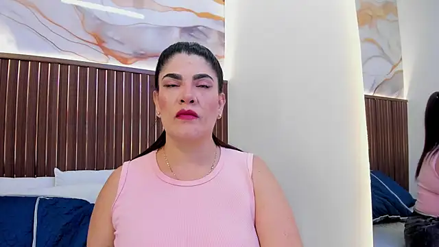 Roxie-NS online show from December 2025 12:54:01 PM