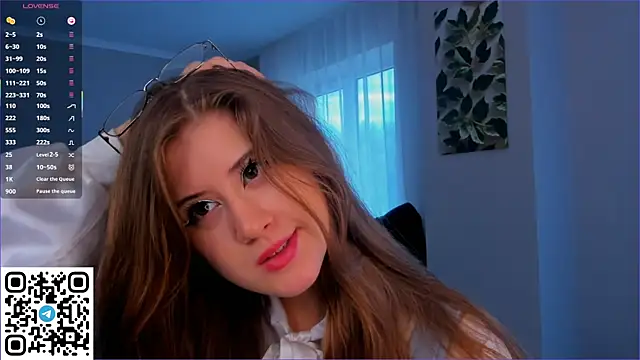 Orivienne online show from September 2025 06:37:01 AM