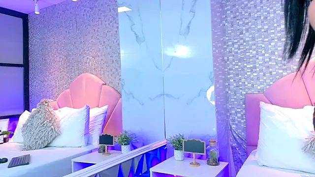 AshleyBaker1 online show from December 2025 02:33:01 PM