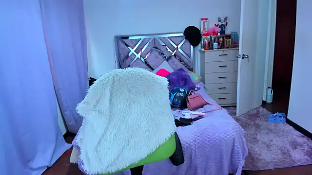 Luna Analya online show from November 2025 12:00:02 PM