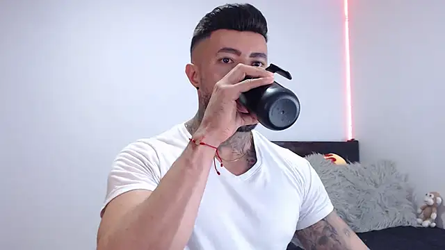 Snapshot of andrea_de_lucaa chatting on September 2025 02:55:01 AM andrea de lucaa online show from September 2025 02:55:01 AM