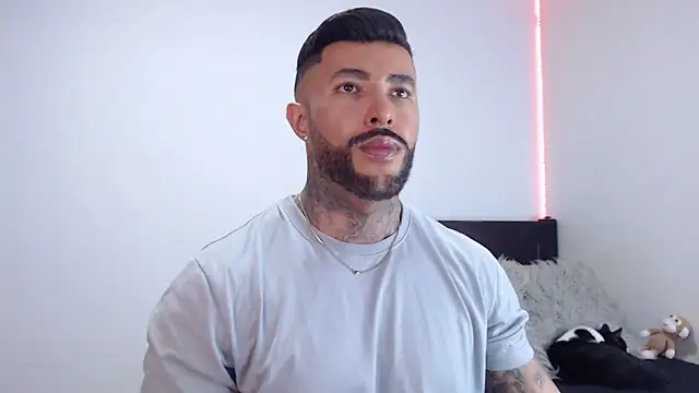 Snapshot of andrea_de_lucaa chatting on October 2025 03:12:02 AM andrea de lucaa online show from October 2025 03:12:02 AM