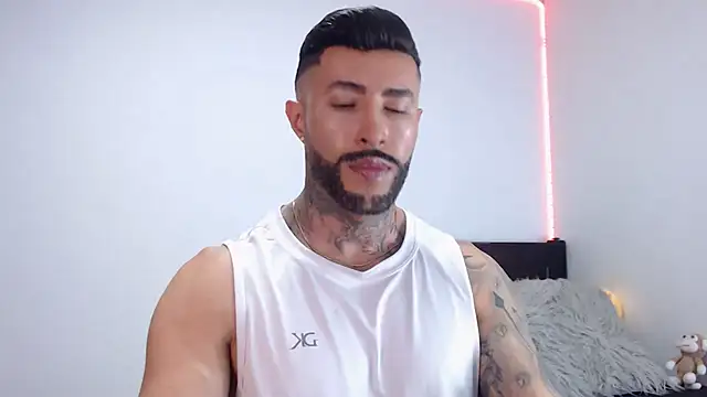 Snapshot of andrea_de_lucaa chatting on October 2025 02:41:02 AM andrea de lucaa online show from October 2025 02:41:02 AM