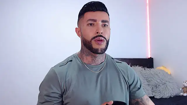 Snapshot of andrea_de_lucaa chatting on October 2025 03:47:01 AM andrea de lucaa online show from October 2025 03:47:01 AM