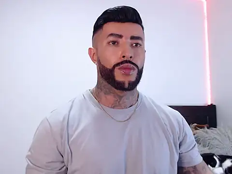 Snapshot of andrea_de_lucaa chatting on October 2025 03:37:01 AM andrea de lucaa online show from October 2025 03:37:01 AM