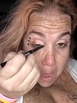 Snapshot of Courdles chatting on November 2025 07:00:01 AM Courdles online show from November 2025 07:00:01 AM