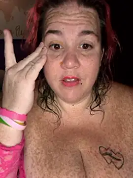 Snapshot of Courdles chatting on November 2025 09:43:02 AM Courdles online show from November 2025 09:43:02 AM