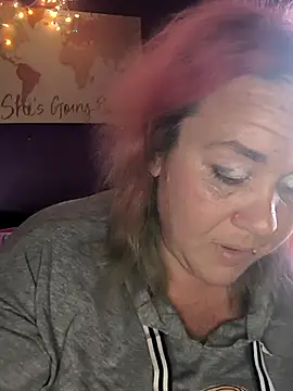 Snapshot of Courdles chatting on November 2025 09:28:01 PM Courdles online show from November 2025 09:28:01 PM