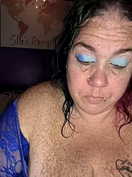 Snapshot of Courdles chatting on December 2025 09:58:01 AM Courdles online show from December 2025 09:58:01 AM