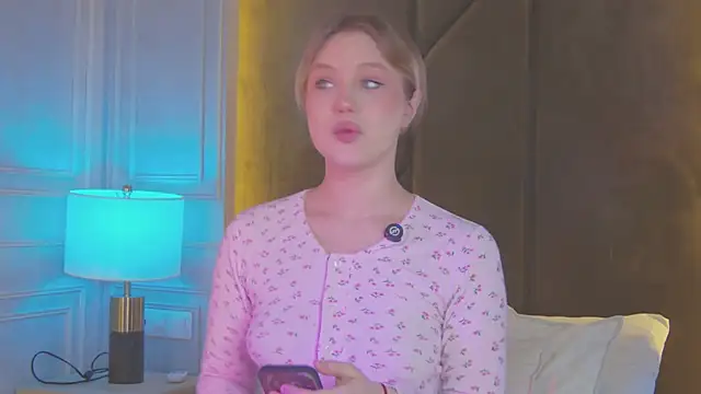 Snapshot of CaitlinSugar chatting on March 2026 04:38:01 AM CaitlinSugar online show from March 2026 04:38:01 AM