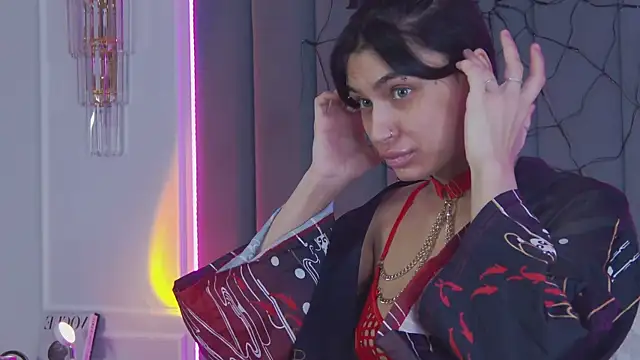 Snapshot of VioletAsh chatting on November 2025 04:37:01 AM VioletAsh online show from November 2025 04:37:01 AM