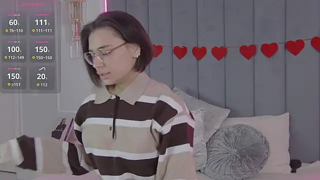 Snapshot of VioletAsh chatting on March 2026 04:52:01 AM VioletAsh online show from March 2026 04:52:01 AM