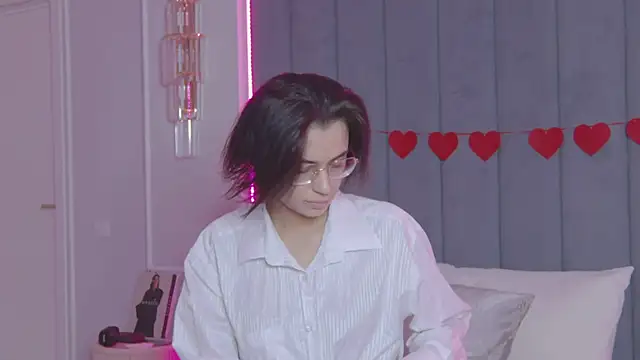 Snapshot of VioletAsh chatting on March 2026 04:27:01 AM VioletAsh online show from March 2026 04:27:01 AM