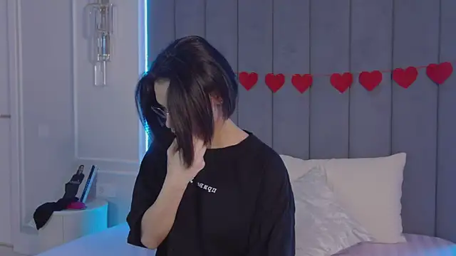 Snapshot of VioletAsh chatting on March 2026 04:50:01 AM VioletAsh online show from March 2026 04:50:01 AM