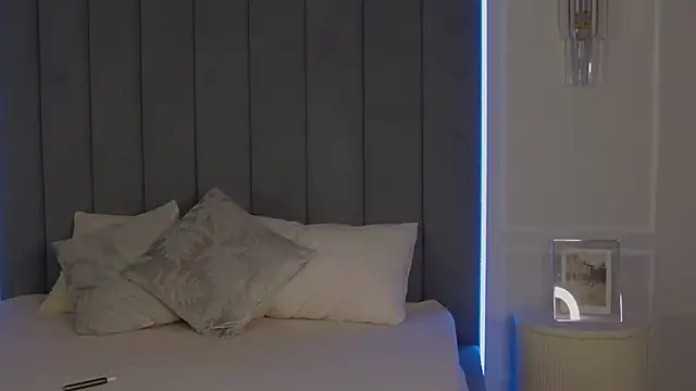 Snapshot of VioletAsh chatting on March 2026 04:24:04 AM VioletAsh online show from March 2026 04:24:04 AM