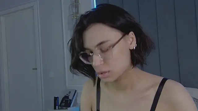 Snapshot of VioletAsh chatting on April 2026 04:21:02 AM VioletAsh online show from April 2026 04:21:02 AM