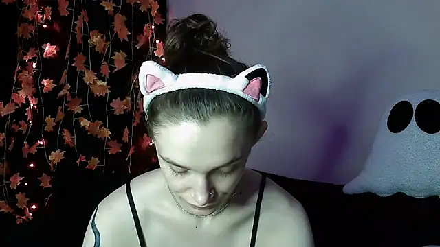   Leyla   online show from October 2025 10:14:02 PM